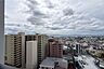 バルコニー：バルコニーからの眺め（南東方向）です。高層階につき、神戸の町・海を一望できます！［2026年6月23日撮影］