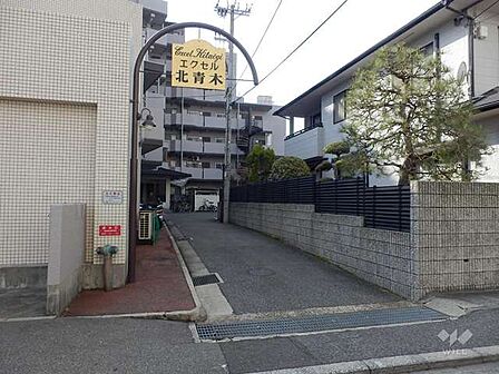 敷地入り口