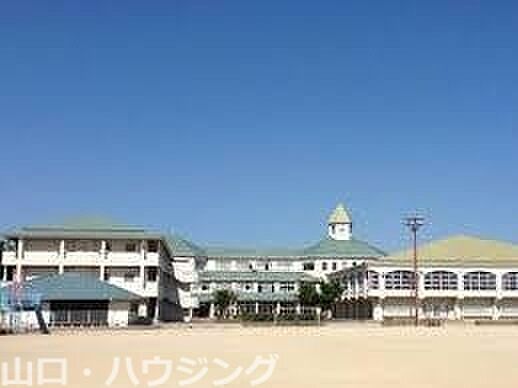 画像23:徳島市立国府中学校 635m