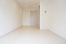 リブリ・ガバナー 106 1階1Kのリビング/ダイニング