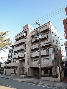 1990年完成、鉄筋コンクリート造のマンションです