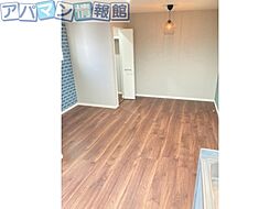 New port villa 302 3階ワンルームのリビング/ダイニング