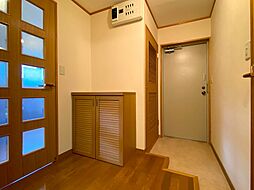 別角度からの玄関です。