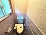 トイレ：【トイレ】トイレにも窓がついています
