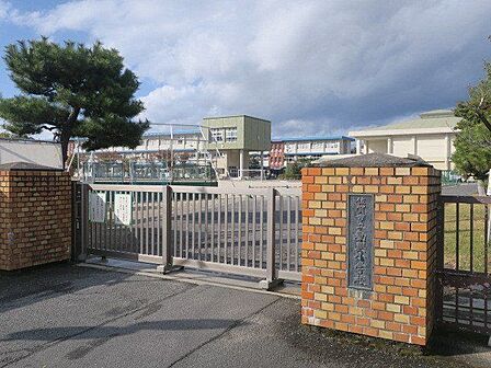 勧興小学校 510m