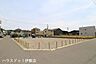 外観：【外観写真】・3面道路の角地・敷地208.66坪と広々