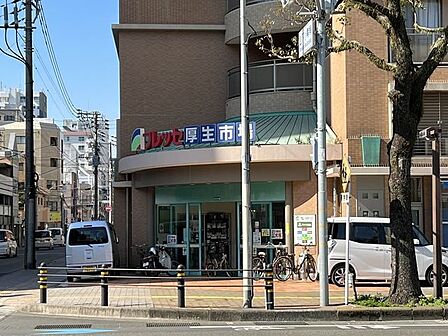 フレッセ厚生市場【フレッセ厚生市場】鹿児島市西千石町にあるスーパーです。営業時間10:00~23:00(各店舗により異なります)駐車場有り(最初の40分無料その後は20分毎100円) 130m