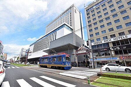 センテラス天文館【センテラス天文館】鹿児島市千日町にある複合施設です。2022年4月にオープンした大型複合施設です。商業施設、天文館図書館、オフィス、多目的ホール、ホテル、レストランな 670m