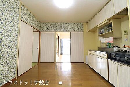 【ダイニングキッチン】室内丁寧に使用されており、程度良好です