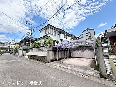 外観:【外観写真】・全部屋南向きで陽当たり良好・駐車場2台可能(カーポート付) 外観:【外観写真】・全部屋南向きで陽当たり良好・駐車場2台可能(カーポート付)