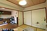 和室：【和室6帖】和室とDKを繋げれば、約12.7帖のゆとりある空間として活用可能です。ライフスタイルに合わせた間取りで、快適なくつろぎの時間が叶います。