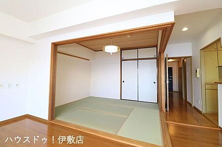 【和室】和室には押入がついており、布団なども楽々収納できます