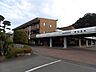 周辺：郡山支所[郡山支所]郡山支所は、地域の拠点として、また、地域社会のふれあいの場としての機能を発揮するために、市民サービスの向上に努めています。 4120m