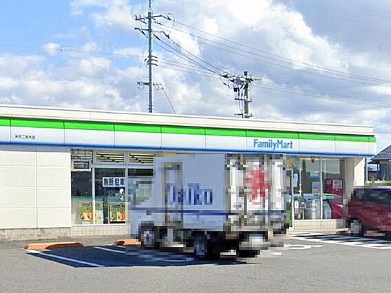 ファミリーマー...