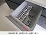 設備：【同型写真】食器洗浄乾燥機。後片付けは食洗器に任せて時短家事！家族との時間を増やせます♪