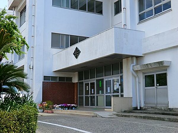 画像21:【小学校】横須賀市立衣笠小学校まで653ｍ