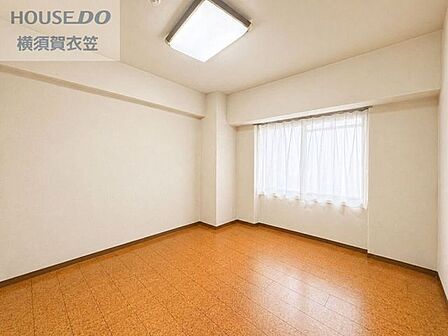 60m2超の専有面積を活かした居室空間が、家族それぞれのプライバシーをスマートに実現。納戸を含む豊富な収納力が室内をスッキリ整える環境を便利にサポート。※AIで家具を消したイメージです