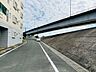 外観：前面道路含む現地写真