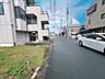 外観：前面道路含む現地写真