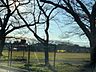 周辺：三本松公園 750m