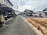 外観：前面道路含む現地写真