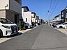 その他：広々としていて、街並みが開放的で圧迫感がありません。配達などの車が停まっていても通行出来る道幅となっています。
