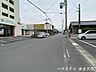 外観：道路幅にゆとりがあるので、車種を選びません。大きめの車を乗りたい方にもオススメです。