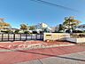 周辺：桃陵中学校【小牧市の公立中学校。隣に小学校があり、小中で連携しやすい環境です。周辺は住宅街で落ち着いた住環境が広がっています。HPでは行事やの様子を日々更新しており、活動が分かりやすい点も魅力です】…