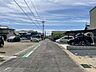 その他：【前面道路】前面道路が広いため運転がしやすく、日々の交通ストレスが軽減されます！また家の前が建物などで遮られることがなく、日当たりが良くなり、家全体が明るい印象を受けます！