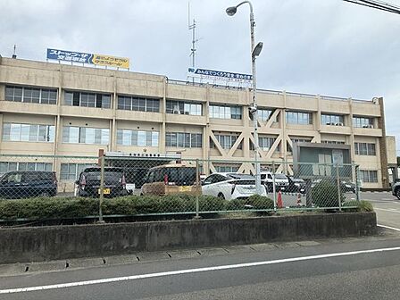 江南警察署【地域の安全と安心を守る警察署。交通安全や防犯活動、地域パトロールなどを通じて、市民が安心して暮らせる環境づくりを支える重要な拠点です。】 510m