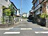 外観：南側道路 西から東方向