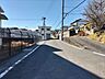 外観：南側道路 東から西方向