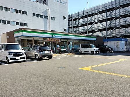 ファミリーマート 高知梅ノ辻店 80m