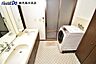 洗面：【洗面所】収納棚も備えた洗面所です♪