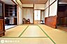 和室：【和室】6帖の和室です！南側にはお庭に面した縁側があります♪