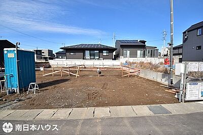 外観：南向き【敷地面積141.68m2(42.85坪)】駐車3台！同仕様の建物見学が可能です♪