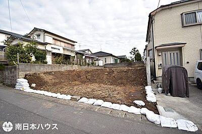 外観：南西向き道路【敷地面積159.26m2(48.17坪)】