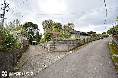 外観：東南向き道路【敷地面積787.14m2(238.1坪)】建築条件なし！