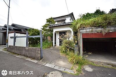 外観:南東向き【敷地面積144.96m2(43.85坪)】建築条件なし!建物解体渡しです♪ 外観:南東向き【敷地面積144.96m2(43.85坪)】建築条件なし!建物解体渡しです♪
