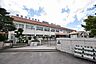 周辺：【鹿児島市立石谷小学校】は、石谷町に位置する1878年創立の小学校です。令和4年度の生徒数は503人で、20クラスあります。校訓は「あかるく　かしこく　たくましく」です。 2500m