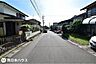 外観：【前面道路】北西向きの前面道路幅は約6ｍと余裕のある広さです！交通量も少なく静かな住環境です♪