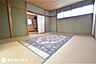 和室：【和室】2階和室10帖です！廊下と洋室から出入り可能です♪