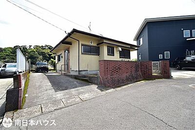 外観：北向き道路【敷地面積201.31m2(60.89坪)】駐車3台！縦列駐車になります！