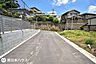 外観：【前面道路】西向きの前面道路です！分譲地内の道路で交通量が少ない静かな住環境です♪