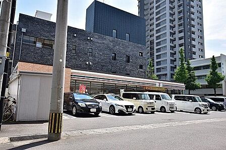 【セブンイレブン照国神社前店】鹿児島市照国町にあるコンビニです。設備・サービス　駐車場あり、ATM、マルチコピー機、お会計セルフレジ、セブンミール等 310m