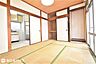 和室：【和室】1階和室6帖！押し入れ、床の間があります！ダイニングキッチン横のお部屋です！