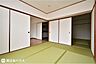 和室：【和室】6帖の和室です！東南向きのバルコニーに面したお部屋です♪