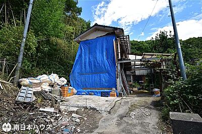 外観:西向き道路【敷地面積300m2(99.82坪)】建築条件なし!南側が開け日当たり良好です♪ 外観:西向き道路【敷地面積300m2(99.82坪)】建築条件なし!南側が開け日当たり良好です♪