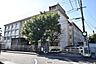周辺：【鹿児島市立桜丘中学校】は、桜ヶ丘2丁目に位置する1978年創立の中学校です。令和4年度の生徒数は425人で、15クラスあります。校訓は「自主の鐘」です。 910m