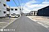 その他：【前面道路】南西向きの前面道路幅は約5.9ｍです！交通量の少ない団地内の道路で静かな住環境です♪